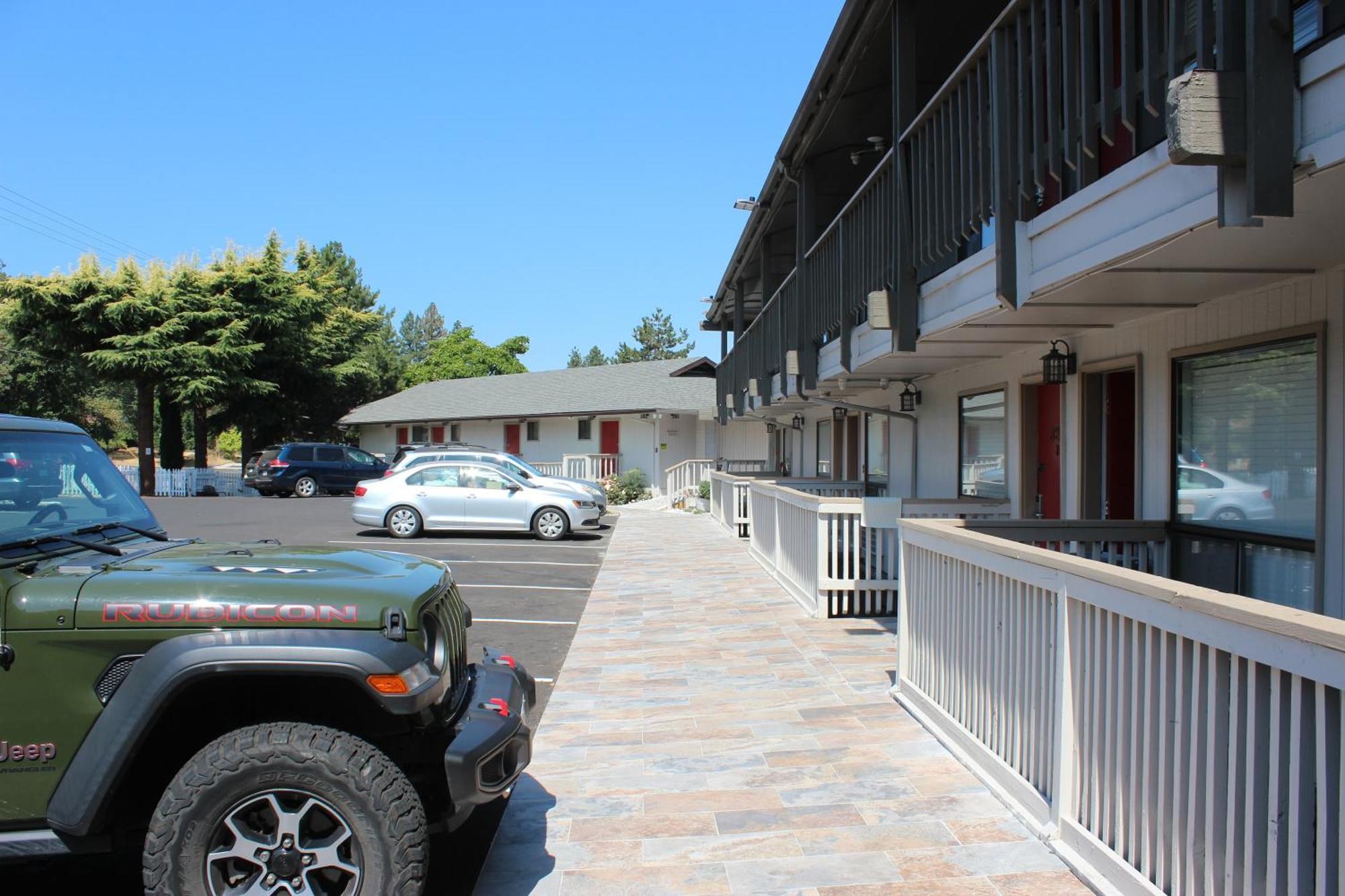 Cedarwood Inn Of Ashland Eksteriør billede